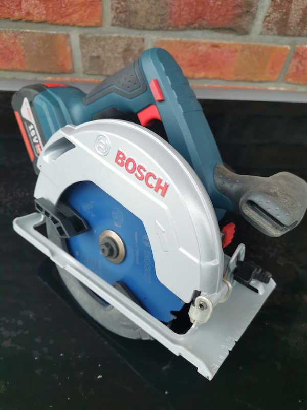 Bosch Professional Akku-Handkreissäge GKS 18V-57 G